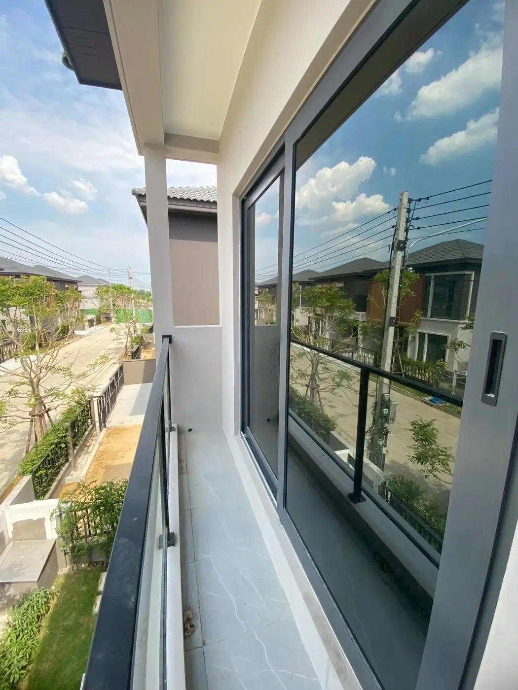 งานติดฟิล์มกรองแสงที่ Grand pleno วิภาวดีรังสิต รูปที่ 8