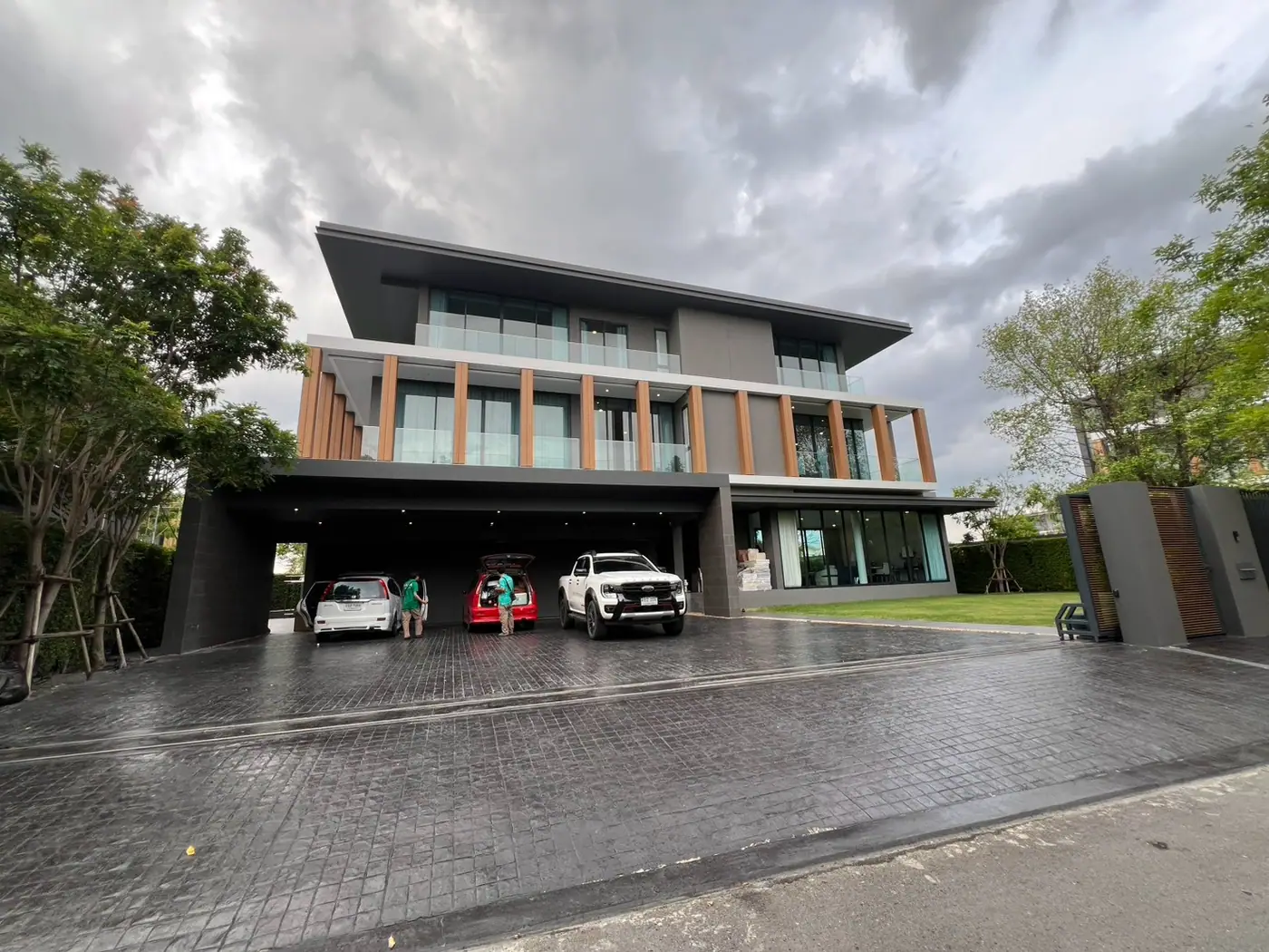 งานติดฟิล์มกรองแสงที่ บ้านอิสระ บางนา รูปที่ 3