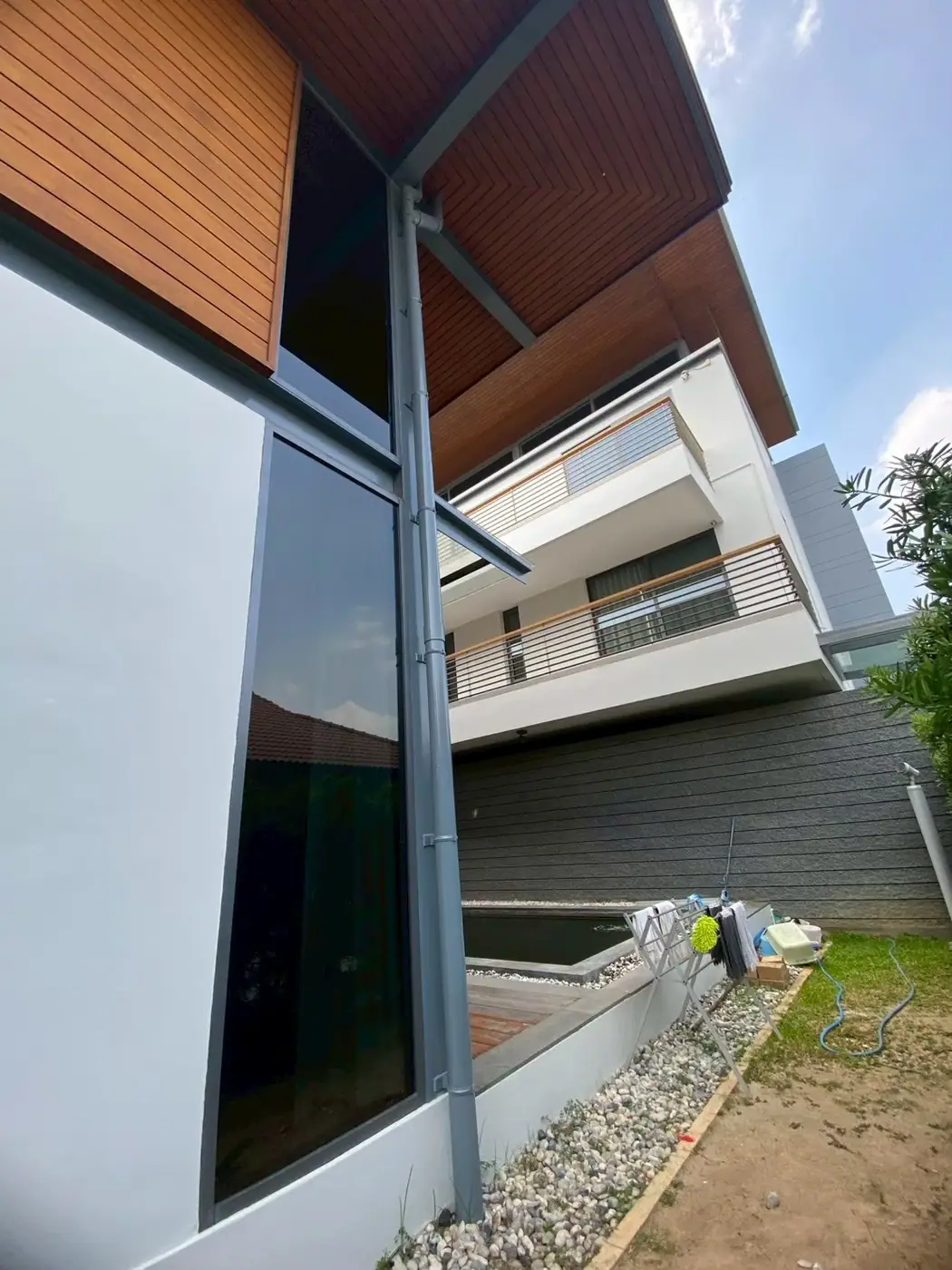 งานติดฟิล์มกรองแสงที่ ม.3 ต.บางกรูด อ.บ้านโพธิ์ รูปที่ 4