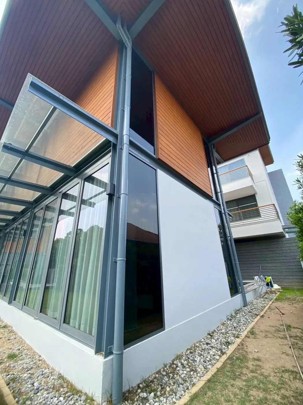 งานติดฟิล์มกรองแสงที่ ม.3 ต.บางกรูด อ.บ้านโพธิ์ รูปที่ 6