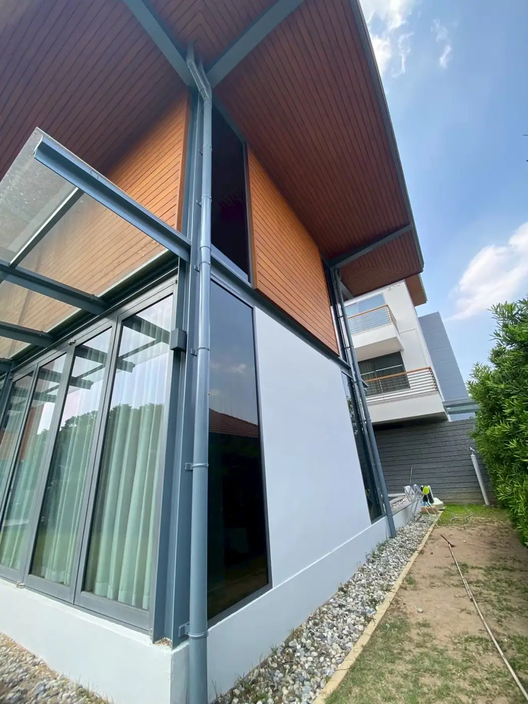 งานติดฟิล์มกรองแสงที่ ม.3 ต.บางกรูด อ.บ้านโพธิ์ รูปที่ 7