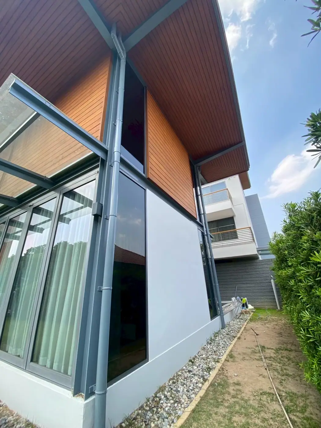 งานติดฟิล์มกรองแสงที่ ม.3 ต.บางกรูด อ.บ้านโพธิ์ รูปที่ 8