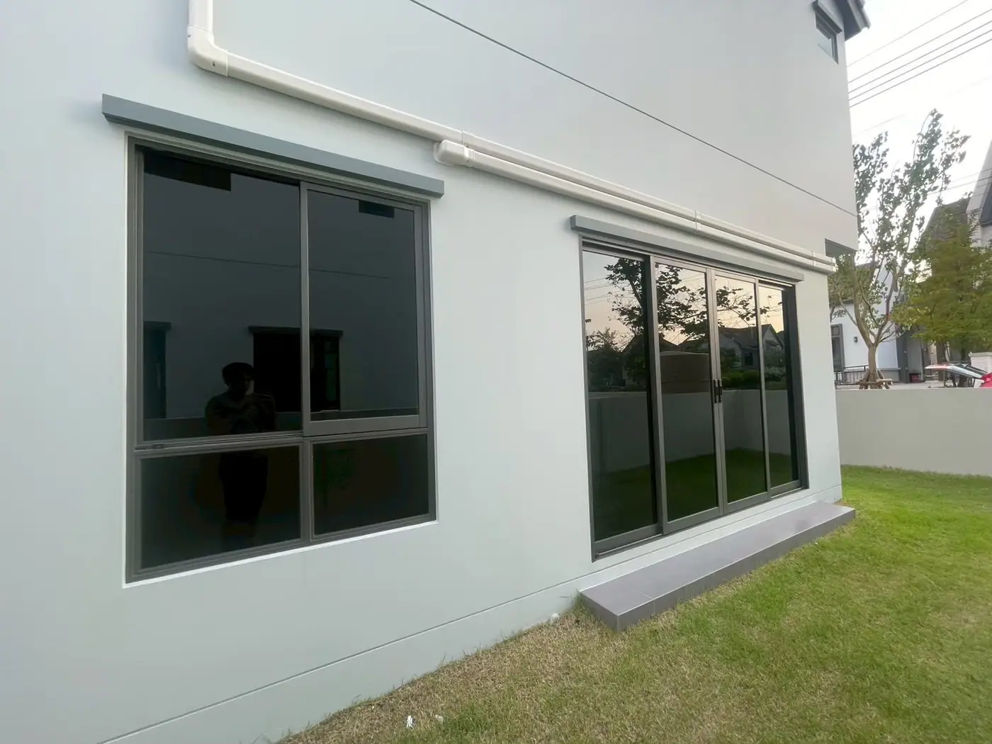 งานติดฟิล์มกรองแสงที่ สราญสิริ - ประชาอุทิศ 90 รูปที่ 6