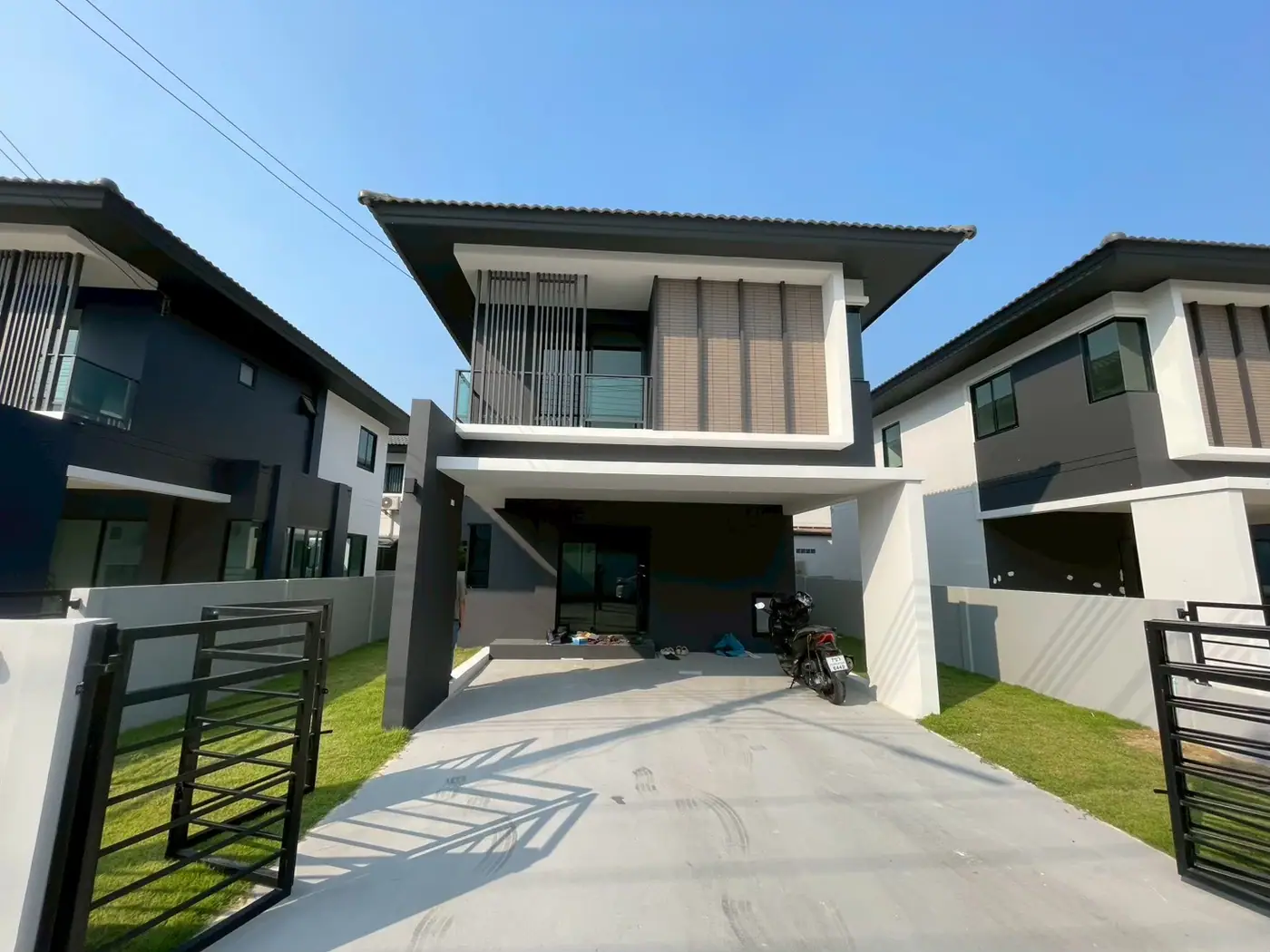 งานติดฟิล์มกรองแสงที่ หมู่บ้าน บ้านฟ้า กรีนเนอรี่ นีโอลา ปทุมธานี รูปที่ 2