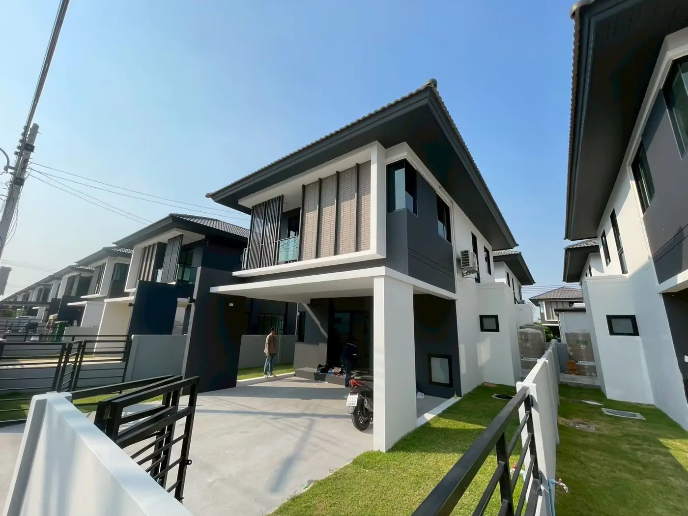 งานติดฟิล์มกรองแสงที่ หมู่บ้าน บ้านฟ้า กรีนเนอรี่ นีโอลา ปทุมธานี รูปที่ 3