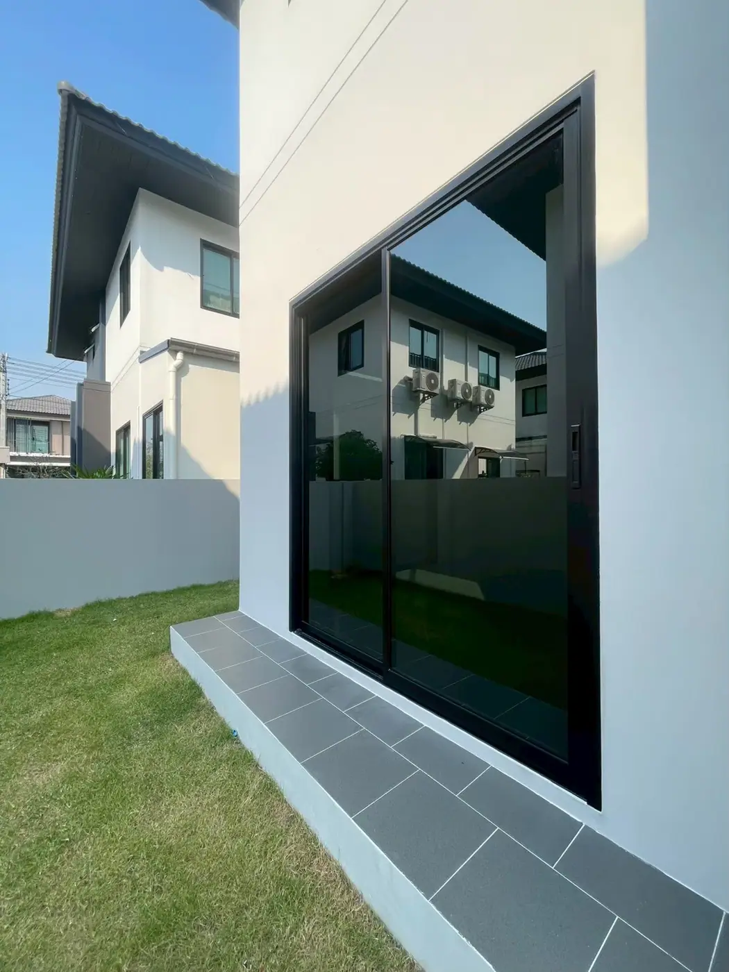 งานติดฟิล์มกรองแสงที่ หมู่บ้าน บ้านฟ้า กรีนเนอรี่ นีโอลา ปทุมธานี รูปที่ 6