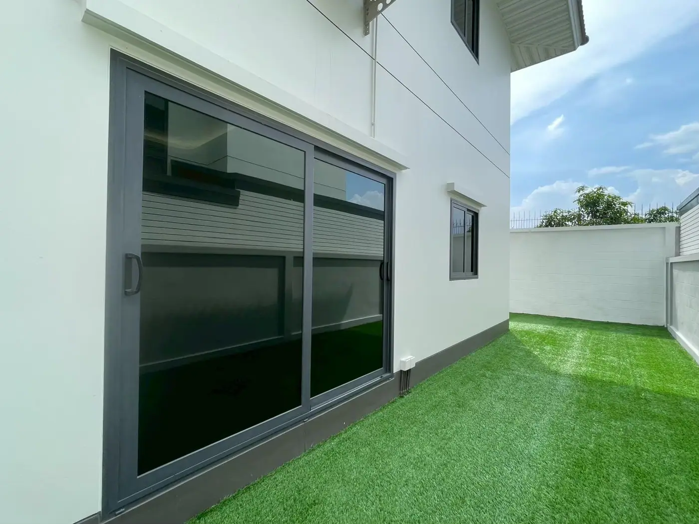 งานติดฟิล์มกรองแสงที่ หมู่บ้าน ศุภาลัย เบลล่า นาคู ฉะเชิงเทรา รูปที่ 3