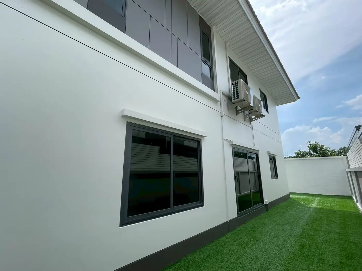 งานติดฟิล์มกรองแสงที่ หมู่บ้าน ศุภาลัย เบลล่า นาคู ฉะเชิงเทรา รูปที่ 4