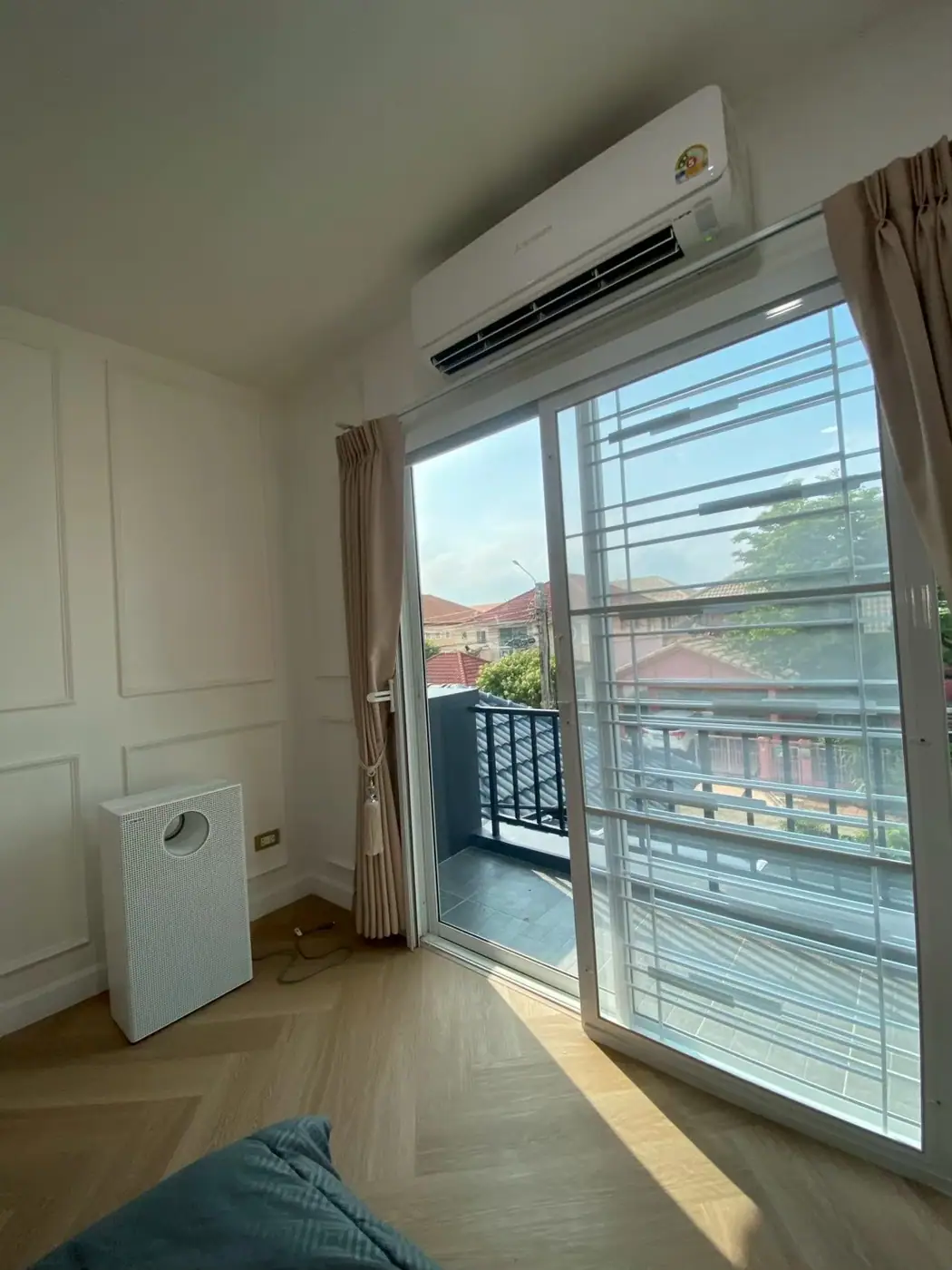 งานติดฟิล์มกรองแสงที่ หมู่บ้านชวนชื่นวัชรพล รูปที่ 4