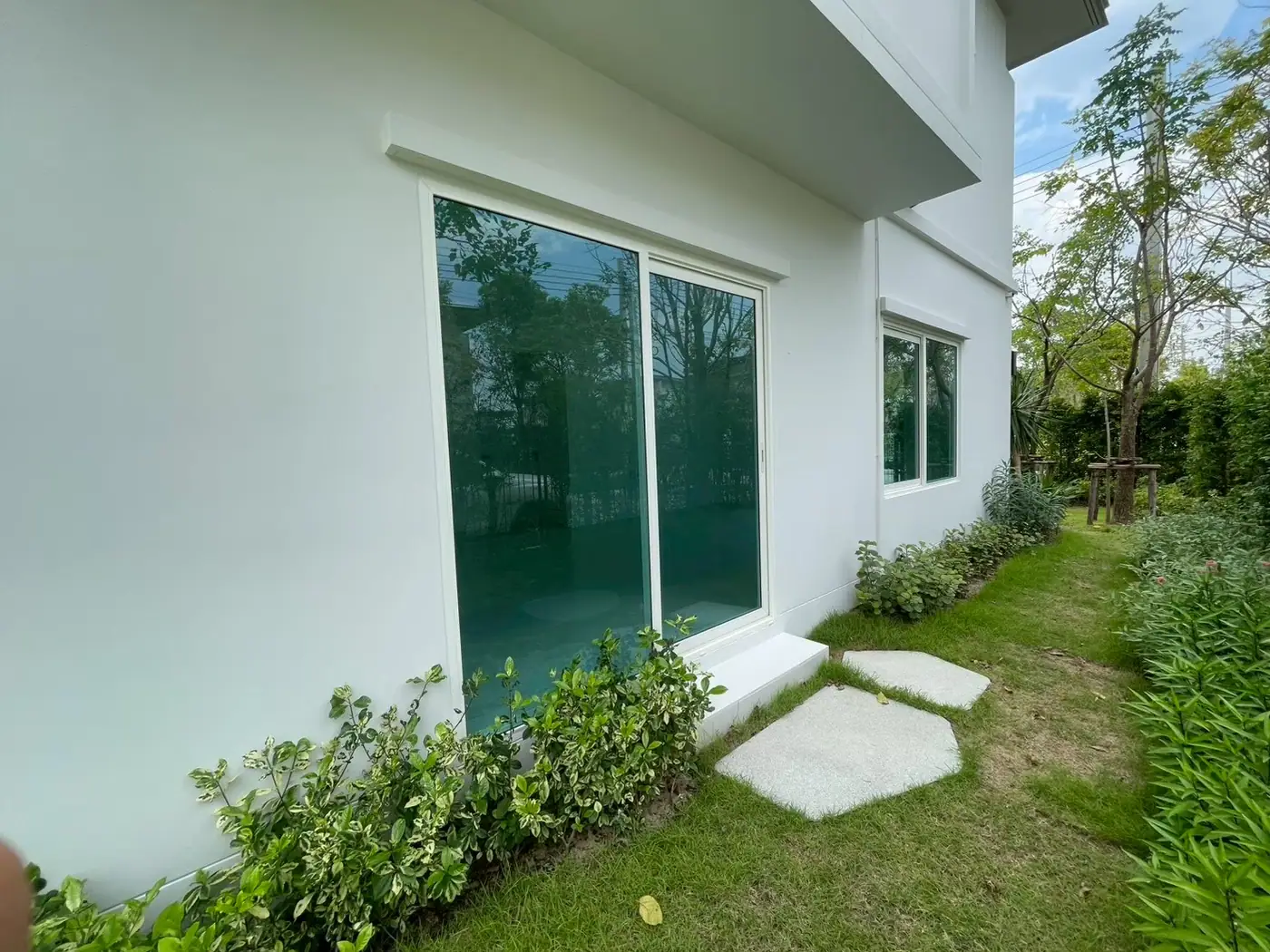งานติดฟิล์มกรองแสงที่ หมู่บ้านพฤกษ์ลดา รูปที่ 2