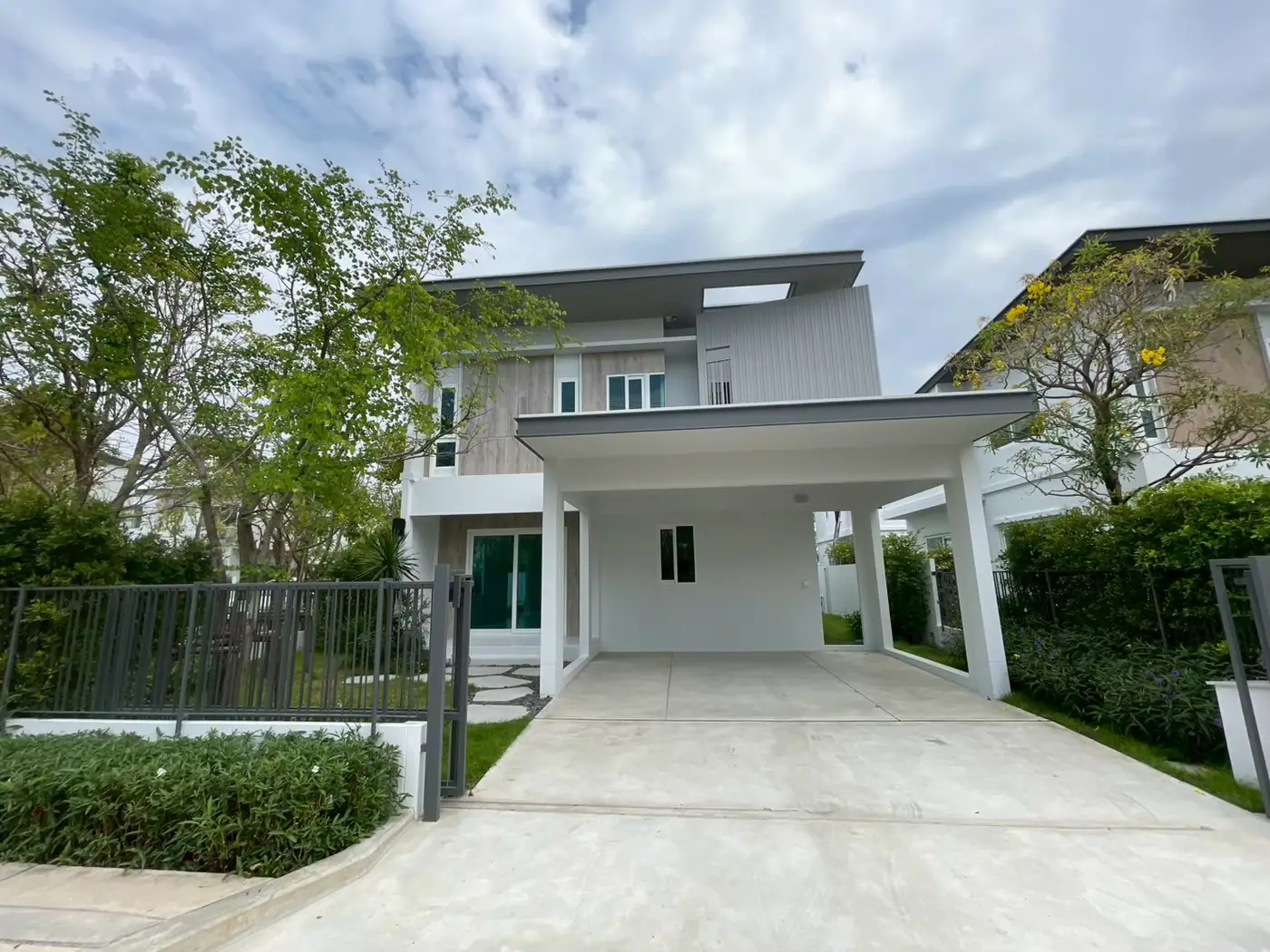 งานติดฟิล์มกรองแสงที่ หมู่บ้านพฤกษ์ลดา รูปที่ 4