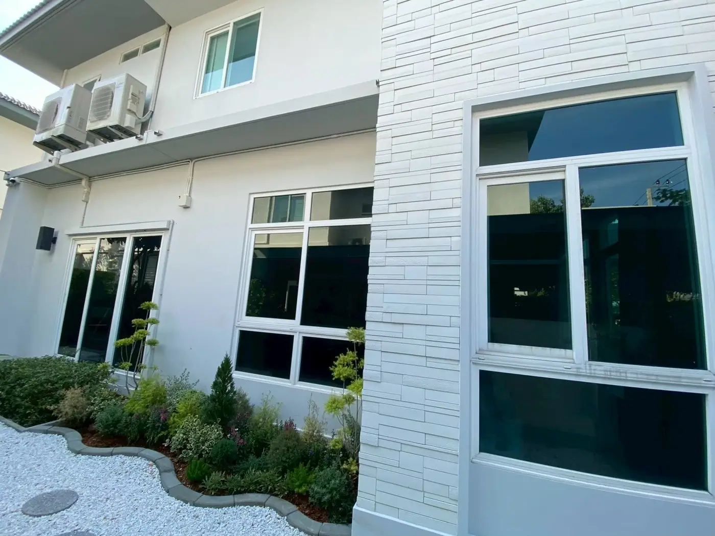 งานติดฟิล์มกรองแสงที่ หมู่บ้านมัณฑนาบางนา-วงแหวน รูปที่ 7