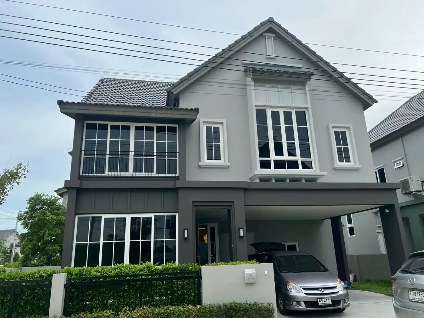 งานติดฟิล์มกรองแสงที่ หมู่บ้านสราญสิริ ศรีนครินทร์ รูปที่ 2