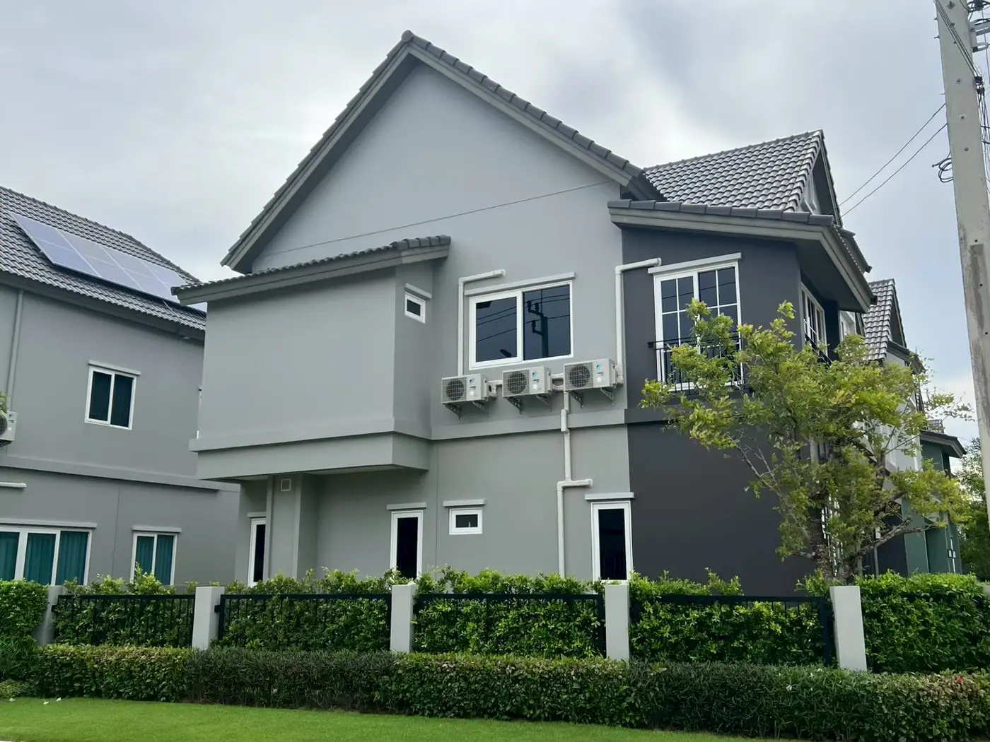 งานติดฟิล์มกรองแสงที่ หมู่บ้านสราญสิริ ศรีนครินทร์ รูปที่ 3