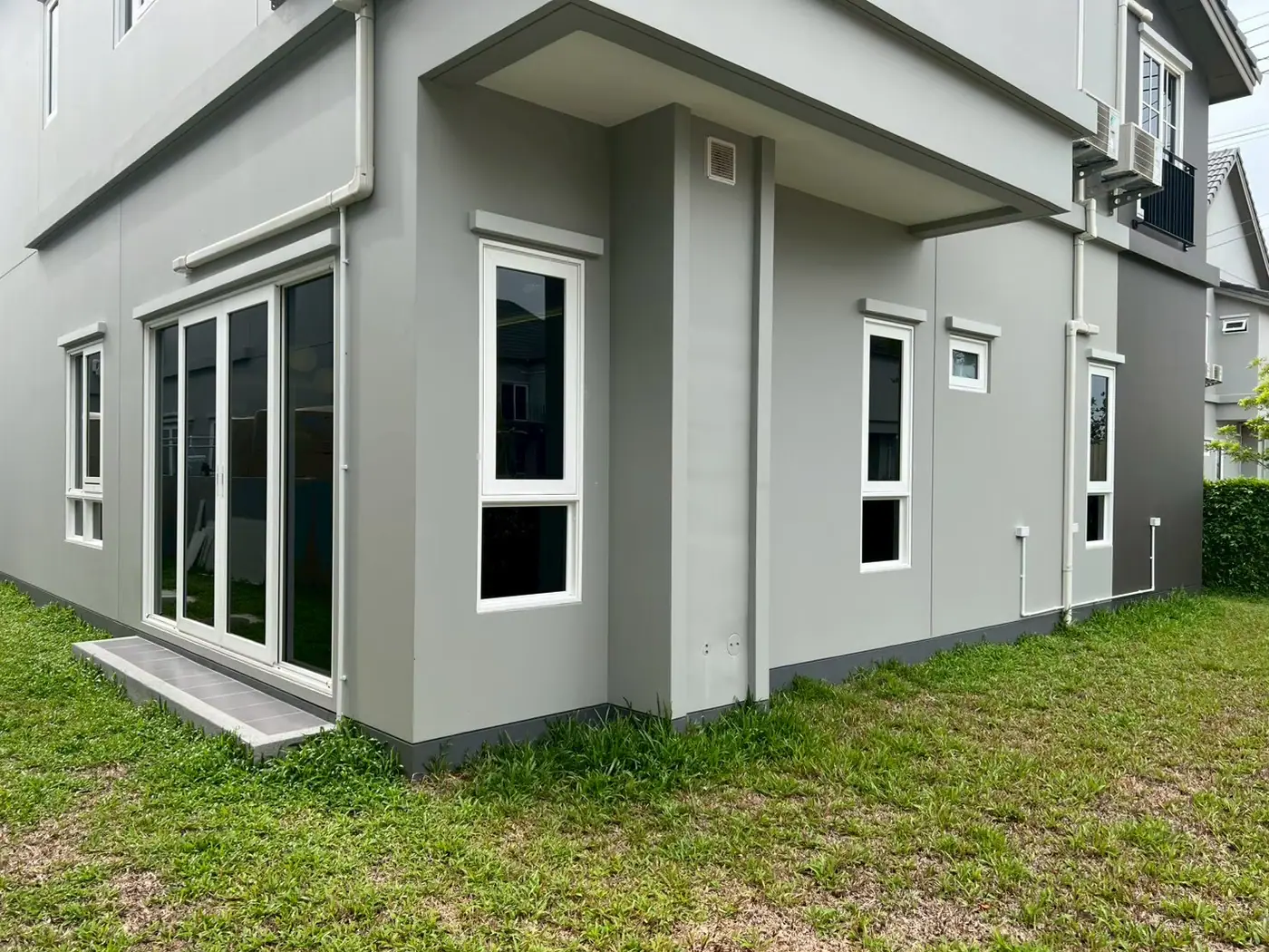 งานติดฟิล์มกรองแสงที่ หมู่บ้านสราญสิริ ศรีนครินทร์ รูปที่ 6