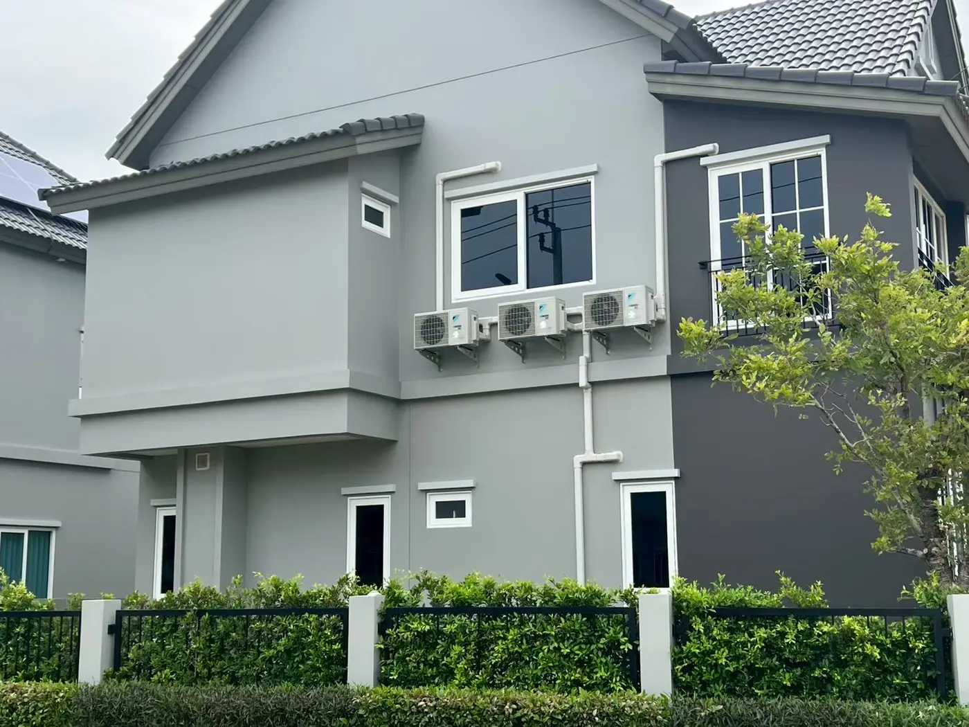 งานติดฟิล์มกรองแสงที่ หมู่บ้านสราญสิริ ศรีนครินทร์ รูปที่ 7