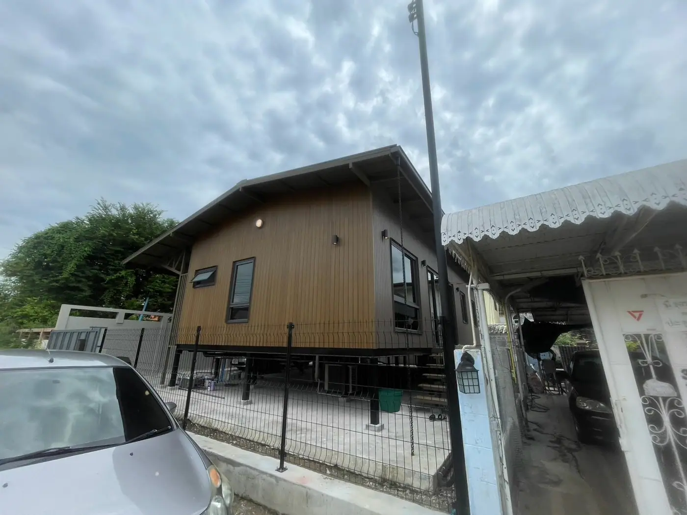 งานติดฟิล์มกรองแสงที่ หมู่บ้านเปรมวดี 1 ถ.พุทธมณฑลสาย 2 รูปที่ 4