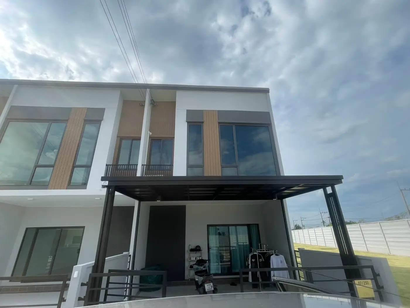งานติดฟิล์มกรองแสงที่ หมู่บ้านแกรนด์พลีโน่ วิภาวดี2 รูปที่ 3