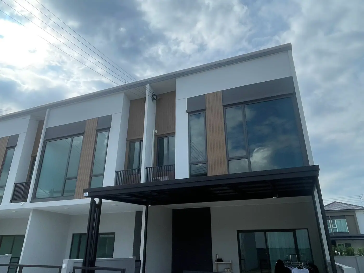 งานติดฟิล์มกรองแสงที่ หมู่บ้านแกรนด์พลีโน่ วิภาวดี2 รูปที่ 5