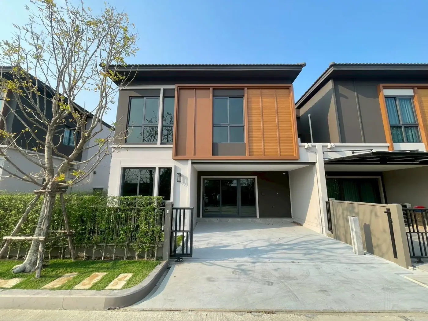 งานติดฟิล์มกรองแสงที่ หมู่บ้านแกรนด์พีโน่วิภาวดี รูปที่ 3