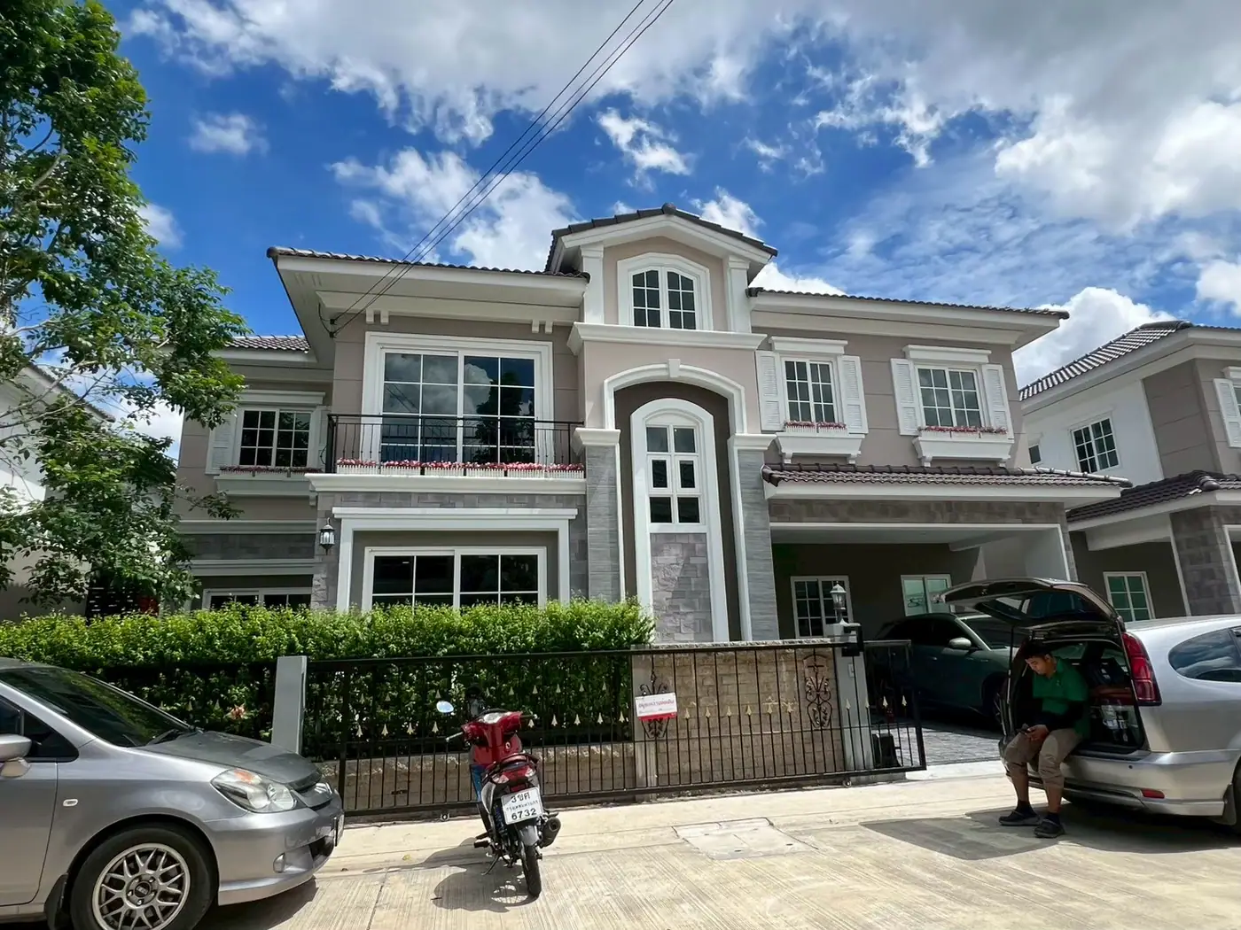 งานติดฟิล์มกรองแสงที่ หมู่บ้านโกลเด้นนีโอ2 ซ.กิ่งแก้ว31ก รูปที่ 3