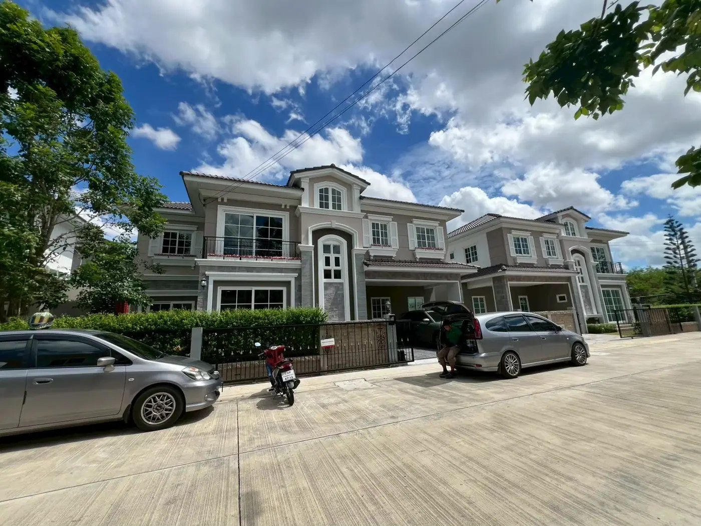 งานติดฟิล์มกรองแสงที่ หมู่บ้านโกลเด้นนีโอ2 ซ.กิ่งแก้ว31ก รูปที่ 4