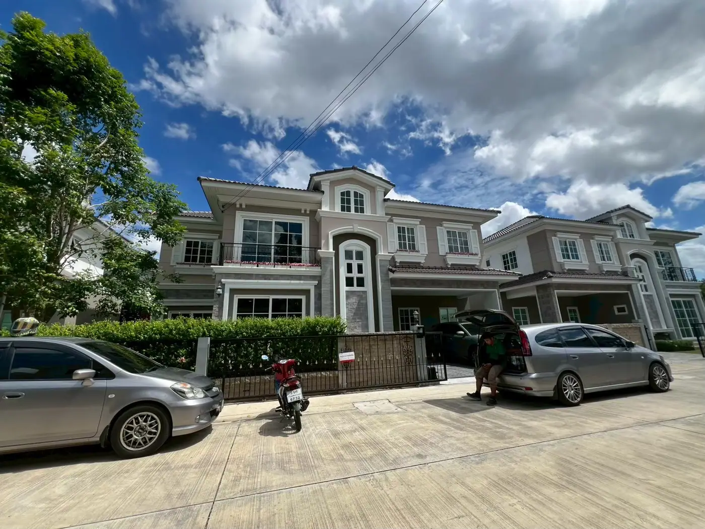 งานติดฟิล์มกรองแสงที่ หมู่บ้านโกลเด้นนีโอ2 ซ.กิ่งแก้ว31ก รูปที่ 8