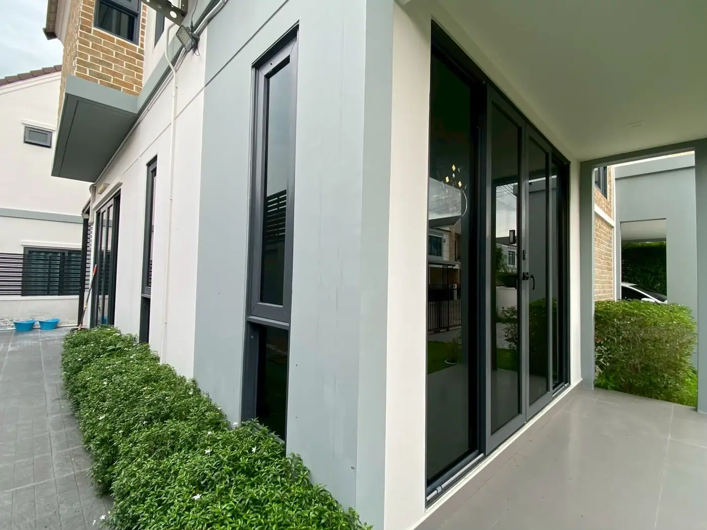งานติดฟิล์มกรองแสงที่ เดอะไฮฟ์โรจนะ รูปที่ 5