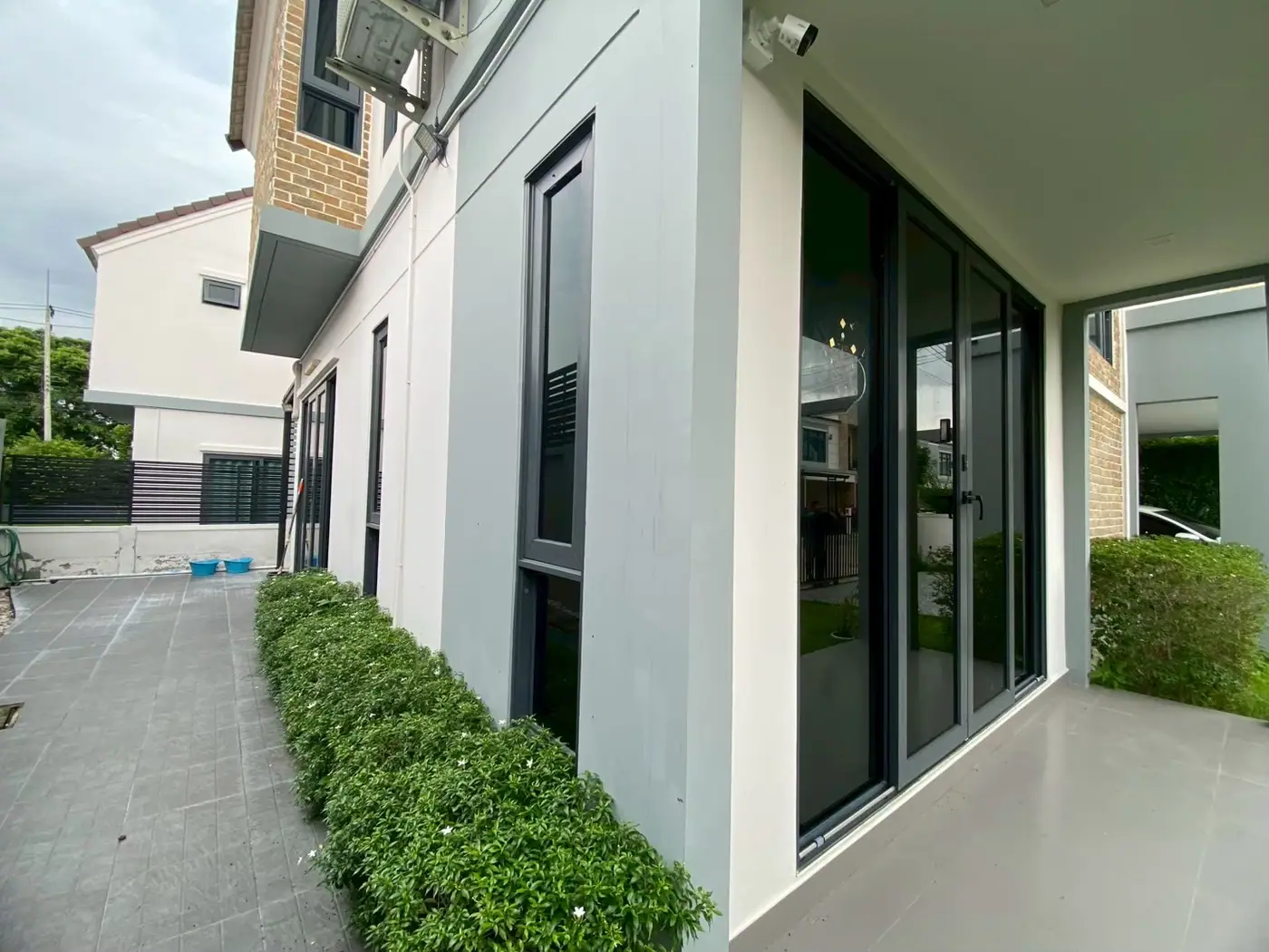 งานติดฟิล์มกรองแสงที่ เดอะไฮฟ์โรจนะ รูปที่ 6