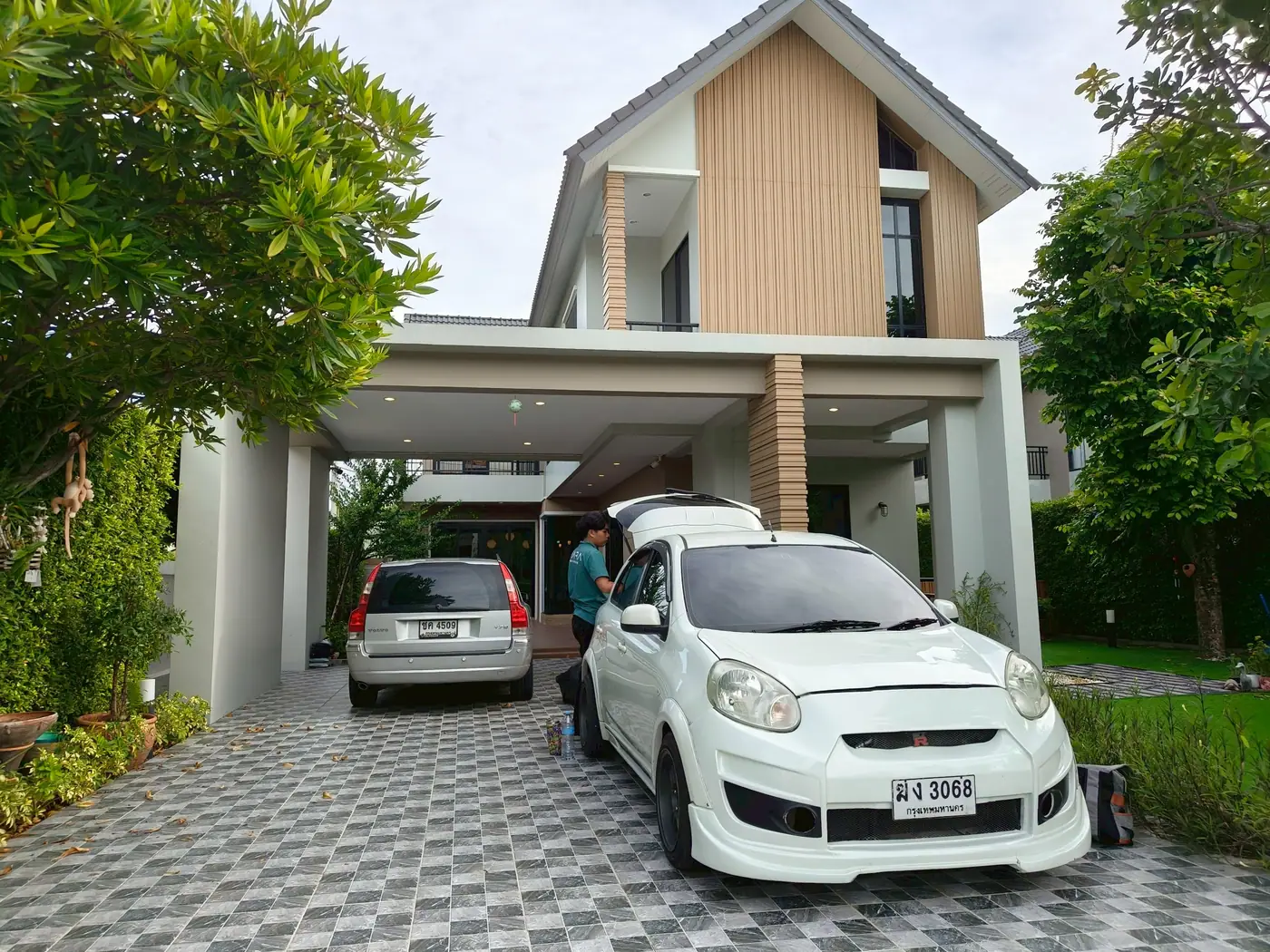 งานติดฟิล์มกรองแสงที่ โกลเด้น พรีเว่ บางแสน รูปที่ 2